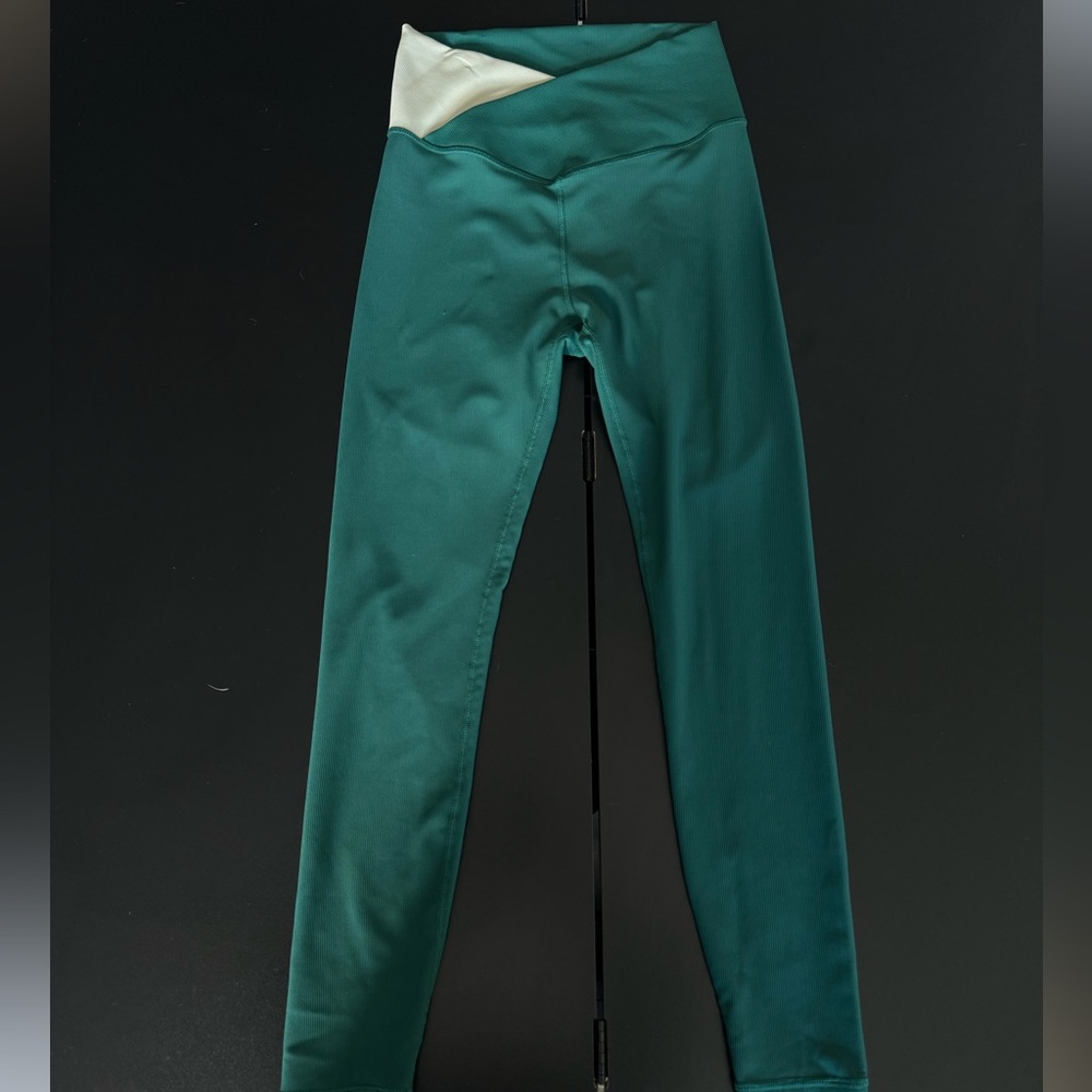 green cross leggings